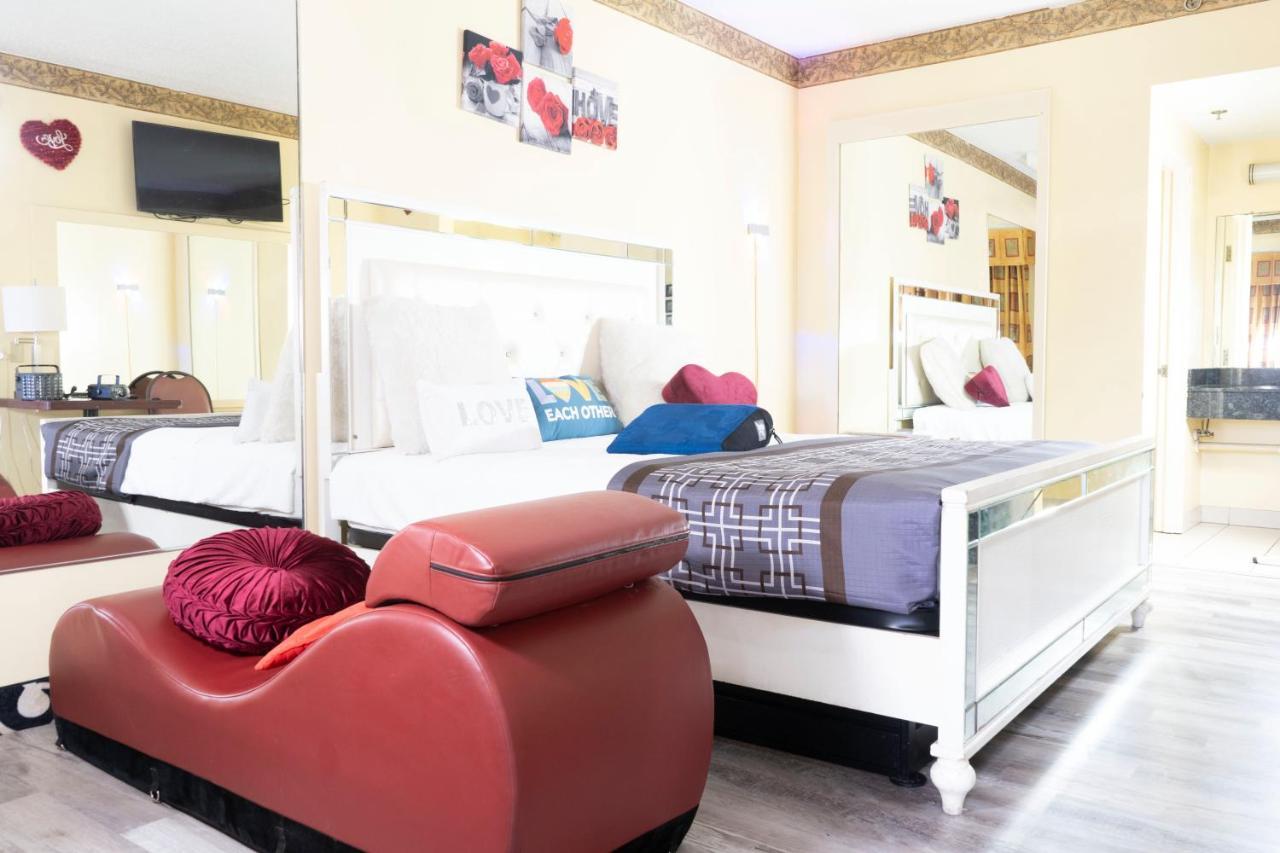 Luxe Romantic Suites Dolton Ngoại thất bức ảnh