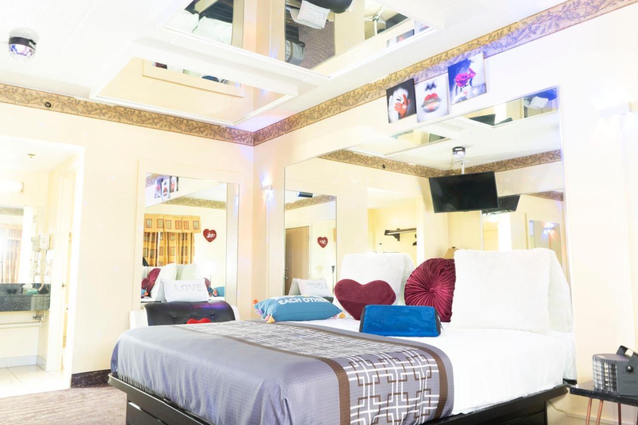Luxe Romantic Suites Dolton Ngoại thất bức ảnh