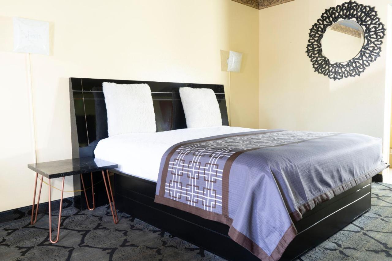 Luxe Romantic Suites Dolton Ngoại thất bức ảnh