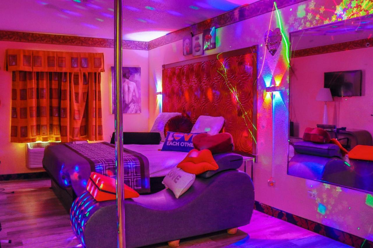 Luxe Romantic Suites Dolton Ngoại thất bức ảnh