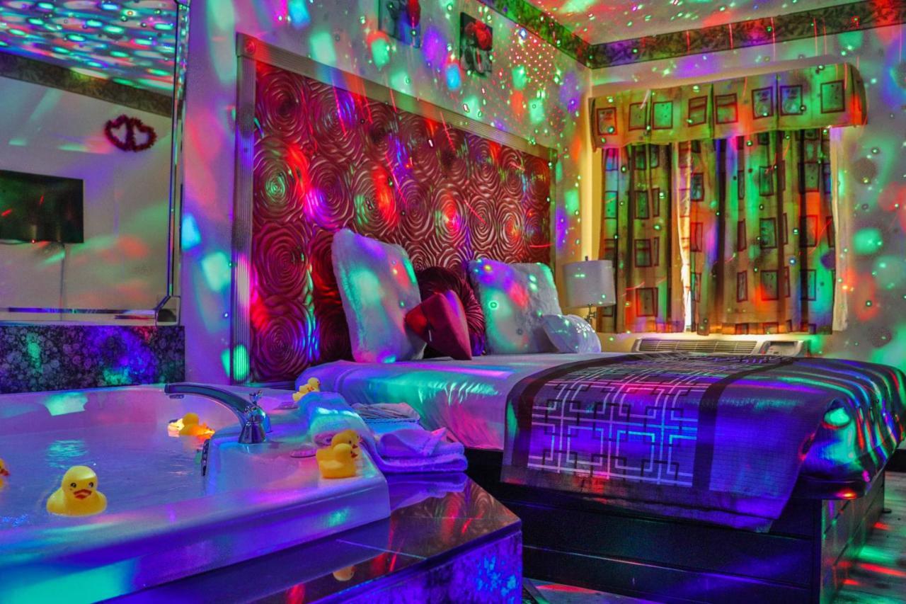 Luxe Romantic Suites Dolton Ngoại thất bức ảnh