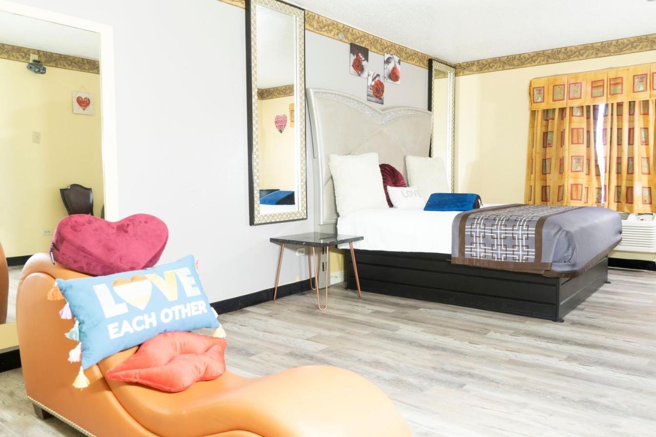 Luxe Romantic Suites Dolton Ngoại thất bức ảnh
