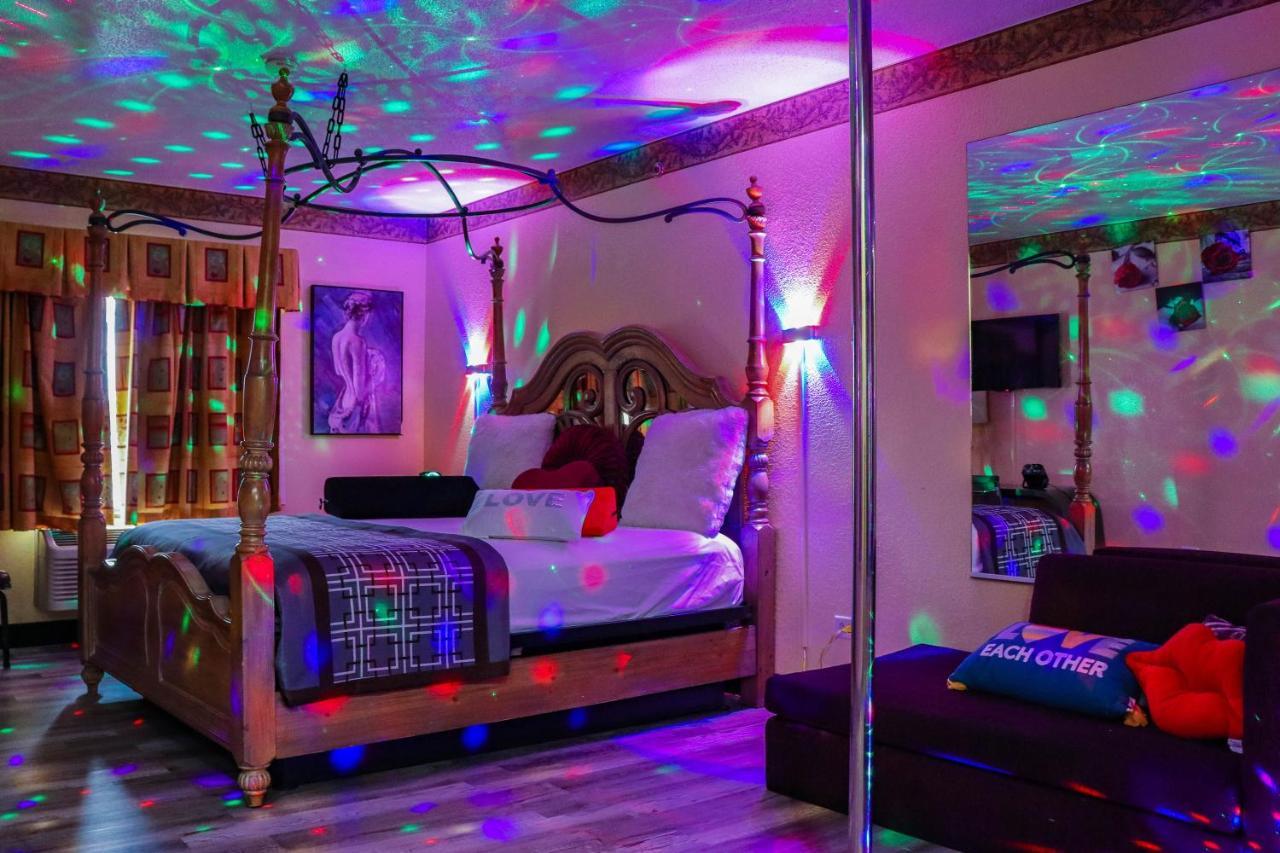 Luxe Romantic Suites Dolton Ngoại thất bức ảnh