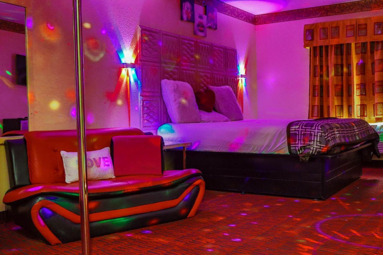 Luxe Romantic Suites Dolton Ngoại thất bức ảnh