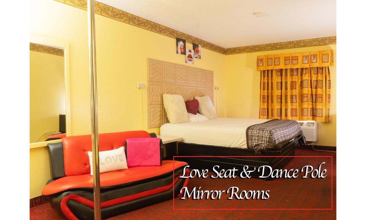 Luxe Romantic Suites Dolton Ngoại thất bức ảnh