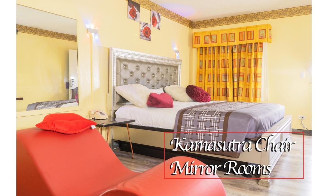 Luxe Romantic Suites Dolton Ngoại thất bức ảnh