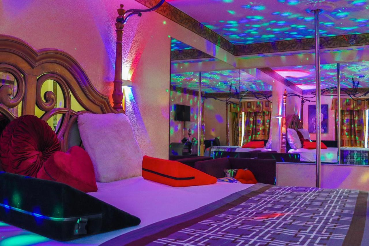 Luxe Romantic Suites Dolton Ngoại thất bức ảnh