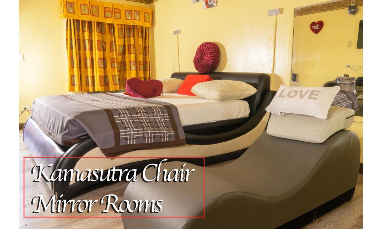 Luxe Romantic Suites Dolton Ngoại thất bức ảnh