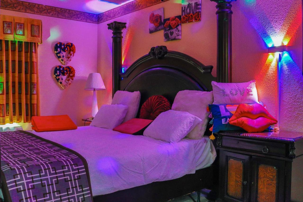 Luxe Romantic Suites Dolton Ngoại thất bức ảnh
